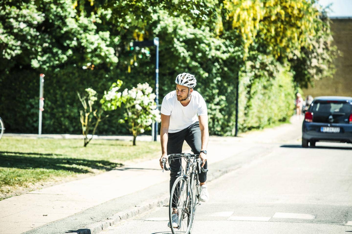 ung mand på cykeltur